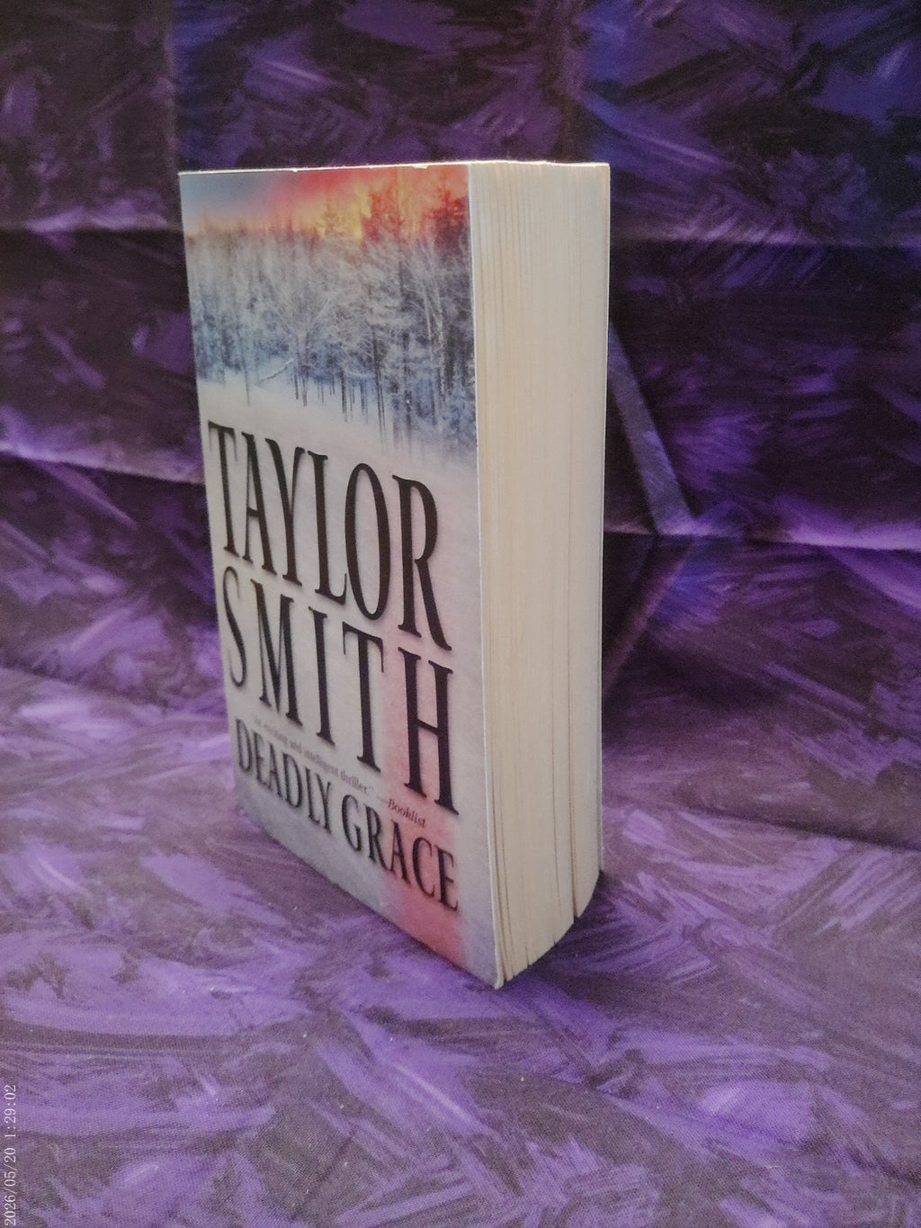 Deadly Grace by Taylor Smith — page edges