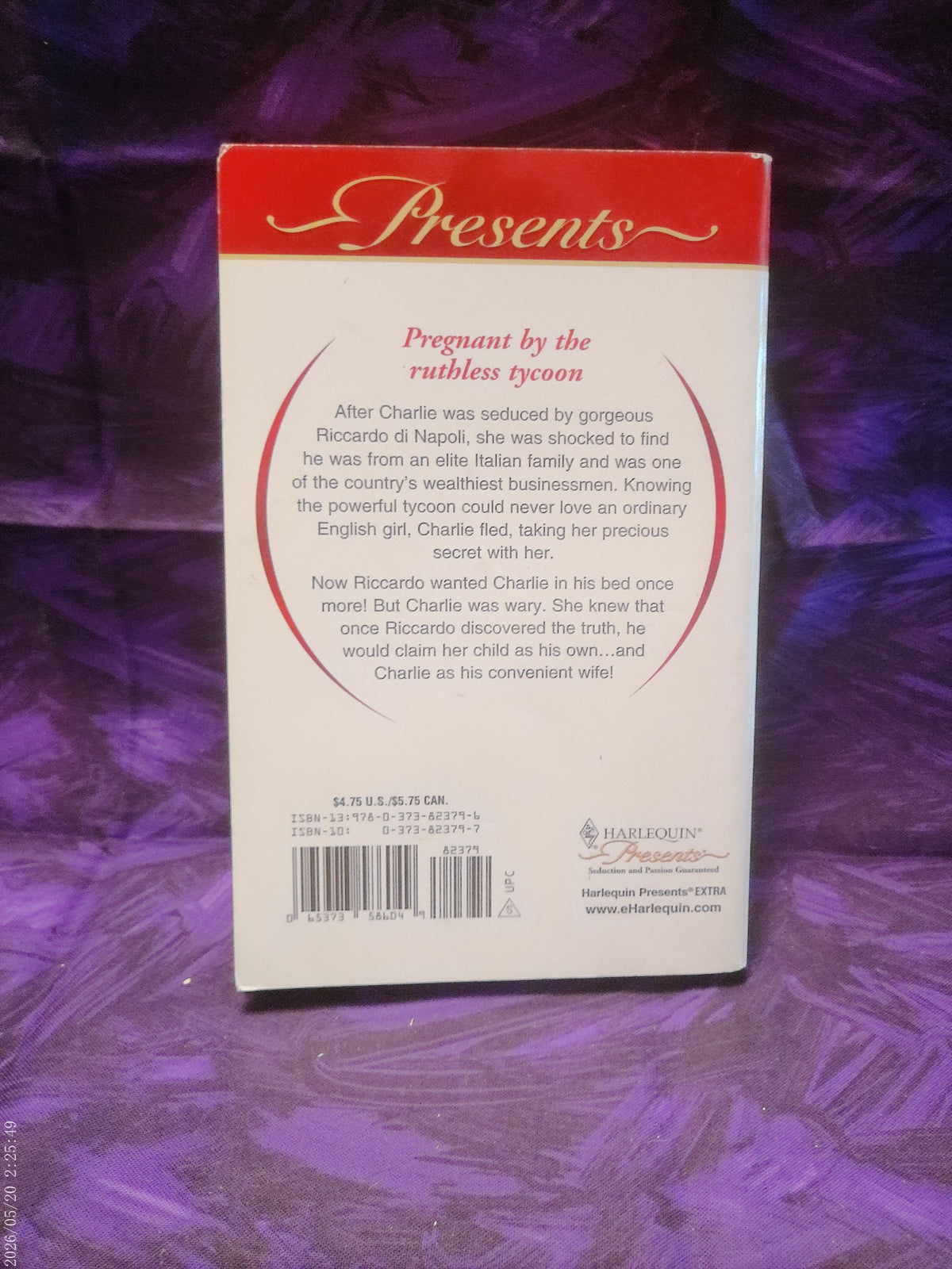 Front cover of The Italian Billionaire's Secret Love-Child by Cathy Williams